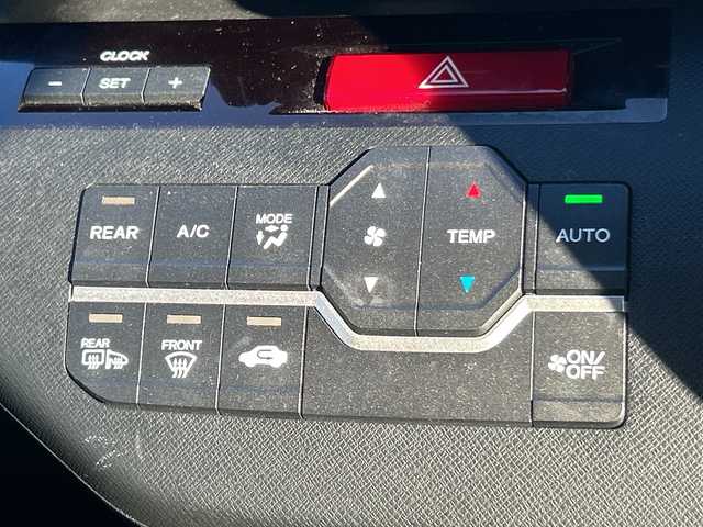 ホンダ ステップワゴン スパーダ Z クールスピリット 大阪府 2013(平25)年 6.2万km プレミアムスパークルブラックパール 純正9インチナビ（Bluetooth/DVD/CD)/後席モニター（ALPINE）/両側パワースライドドア/バックカメラ/横滑り防止装置/オートマチックハイビーム/オートライト/アイドリングストップ/ハーフレザー/純正AW（17inch)/純正キセノンライト/純正フロアマット/ビルトインETC/スマートキー1本/取扱説明書