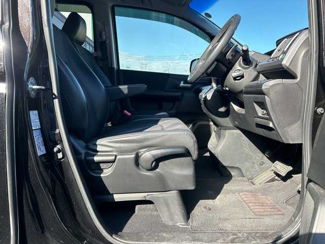 ホンダ ステップワゴン スパーダ Z クールスピリット 大阪府 2013(平25)年 6.2万km プレミアムスパークルブラックパール 純正9インチナビ（Bluetooth/DVD/CD)/後席モニター（ALPINE）/両側パワースライドドア/バックカメラ/横滑り防止装置/オートマチックハイビーム/オートライト/アイドリングストップ/ハーフレザー/純正AW（17inch)/純正キセノンライト/純正フロアマット/ビルトインETC/スマートキー1本/取扱説明書