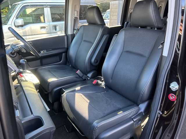 ホンダ ステップワゴン スパーダ Z クールスピリット 大阪府 2013(平25)年 6.2万km プレミアムスパークルブラックパール 純正9インチナビ（Bluetooth/DVD/CD)/後席モニター（ALPINE）/両側パワースライドドア/バックカメラ/横滑り防止装置/オートマチックハイビーム/オートライト/アイドリングストップ/ハーフレザー/純正AW（17inch)/純正キセノンライト/純正フロアマット/ビルトインETC/スマートキー1本/取扱説明書