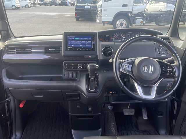 ホンダ Ｎ ＢＯＸ カスタム G L ターボ ホンダセンシング 熊本県 2020(令2)年 9.5万km クリスタルブラックパール (株)IDOMが運営する【じしゃロン熊本店】の自社ローン対象車両になります。こちらは現金ご利用時の価格です。自社ローンご希望の方は別途その旨お申付け下さい。　/純正ナビ（VXM-214VFi）/バックカメラ/フルセグテレビ/DVD/CD/ビルトインETC/ハーフレザーシート/シートヒーター/両側パワースライドドア/クルーズコントロール/コーナーセンサー/LEDヘッドライト/オートライト/スマートキー/純正15インチアルミホイール