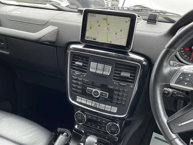 メルセデス・ベンツ ゲレンデヴァーゲン Ｇ３５０ｄ 東京都 2016(平28)年 5.9万km オブシディアンブラックM 走行58782km/フルタイム4WD/サンルーフ/電動レザーシート(黒革/全席シートヒーター)/ハーマンカードンサウンドシステム/COMANDシステム/・ナビ ・CD/DVDビデオ再生 ・Bluetooth/バックカメラ/純正ドライブレコーダー(前方録画)/純正ETC2.0車載器/純正18インチアルミホイール/BAS(ブレーキアシスト)/ブラインドスポットアシスト/ディストロニックプラス/キセノンヘッドランプ/純正ハードカバー付背面タイヤ/ヘッドライトガード/ノンスモーカーズボックス/取説(車両/デジタル版/COMANDシステム等)/純正スペアキー1本付/記録簿(H29/30/31/R2/3/5/6年)