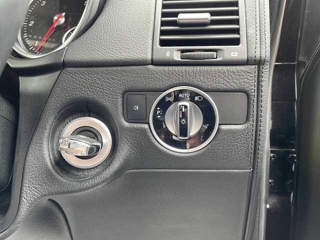 メルセデス・ベンツ ゲレンデヴァーゲン Ｇ３５０ｄ 東京都 2016(平28)年 5.9万km オブシディアンブラックM 走行58782km/フルタイム4WD/サンルーフ/電動レザーシート(黒革/全席シートヒーター)/ハーマンカードンサウンドシステム/COMANDシステム/・ナビ ・CD/DVDビデオ再生 ・Bluetooth/バックカメラ/純正ドライブレコーダー(前方録画)/純正ETC2.0車載器/純正18インチアルミホイール/BAS(ブレーキアシスト)/ブラインドスポットアシスト/ディストロニックプラス/キセノンヘッドランプ/純正ハードカバー付背面タイヤ/ヘッドライトガード/ノンスモーカーズボックス/取説(車両/デジタル版/COMANDシステム等)/純正スペアキー1本付/記録簿(H29/30/31/R2/3/5/6年)