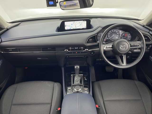 マツダ ＣＸ－３０ XD プロアクティブ 秋田県 2023(令5)年 2万km スノーフレイクホワイトパールマイカ 4WD/純正ナビ/(フルセグTV//DVD/AppleCarPlay/AndroidAuto)/バックカメラ/ヘッドアップディスプレイ/電動リアゲート/i-ActiveSense/レーダークルーズコントロール/レーンキープアシスト/横滑防止機能/衝突被害軽減システム/AT誤発進抑制制御/アイドリングストップ/プッシュスタート/スマートキー/スペアキー/革巻ステアリング/ステアリングリモコン/パドルシフト/オートライト/LEDヘッドライト/オートマチックハイビーム/電動格納ミラー/ブラインドスポットミラー/ETC/前方ドライブレコーダー/前後コーナーセンサー/社外フロアマット/純正アルミホイール/取扱説明書/保証書