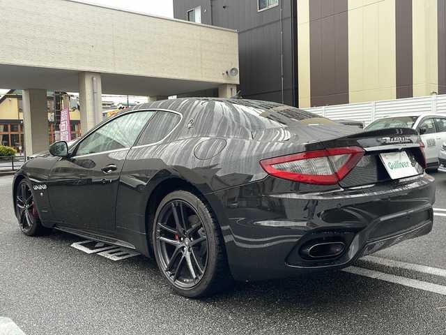 マセラティ グラントゥーリズモ スポーツ 広島県 2018(平30)年 2.7万km 黒 /登録時走行距離/　　　　　　　26921キロ/純正ナビ/バックカメラ/地デジ/黒革シート/シートヒーター/クルーズコントロール/harman/kardon/スペアキー×１/ETC/R4/11記録簿/新車時整備手帳/　　【保証書】/取扱説明書/