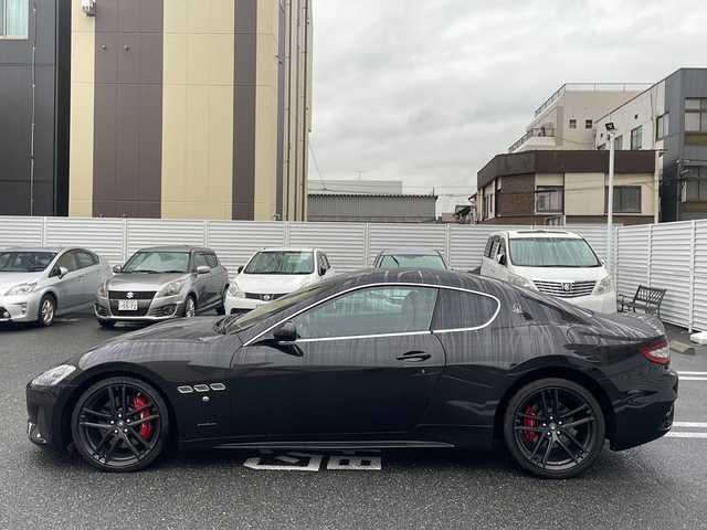 マセラティ グラントゥーリズモ スポーツ 広島県 2018(平30)年 2.7万km 黒 /登録時走行距離/　　　　　　　26921キロ/純正ナビ/バックカメラ/地デジ/黒革シート/シートヒーター/クルーズコントロール/harman/kardon/スペアキー×１/ETC/R4/11記録簿/新車時整備手帳/　　【保証書】/取扱説明書/