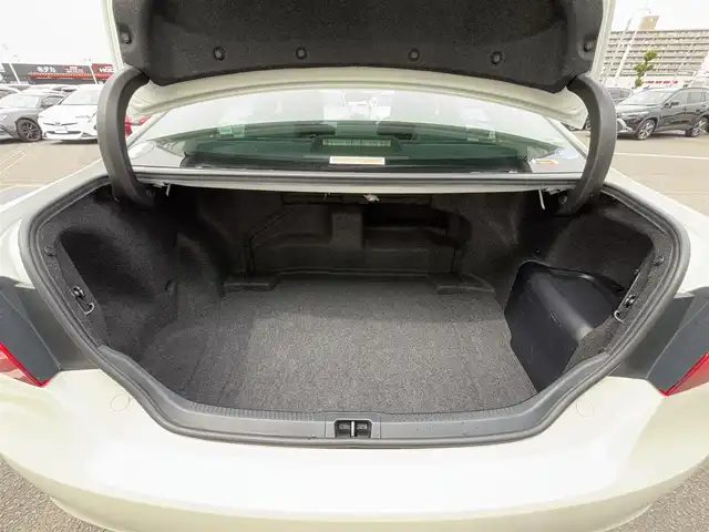 トヨタ カムリ ハイブリット Gパッケージ 徳島県 2016(平28)年 2万km ホワイトパールクリスタルシャイン ナビ　8インチ　NSCP-W64/AM/FM/TV/Bluetooth/DISC/SD/ETC/クルーズコントロール/純正アルミホイール/スマートキー/プッシュスタート/フォグライト/ドアバイザー/車両接近通報装置/純正フロアマット