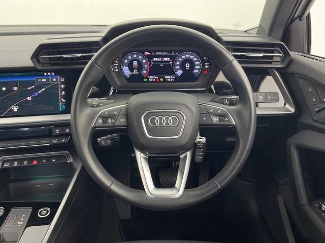 アウディ Ａ３ SB 40TFSI クワトロ アドバンスド 秋田県 2023(令5)年 1.6万km グレイシアホワイトメタリック ４ＷＤ/純正ＭＭＩナビ/　(FM/AM/Bluetooth/フルセグテレビ//AppleCarPlay/AndroidAuto)/USB/バックカメラ/ＥＴＣ２．０/アクティブレーンアシスト/アダプティブクルーズコントロール/パークアシス/レザーシート/レザーステアリング/前席シートヒーター/パドルシフト/リアフォグ/ＬＥＤライト/オートライト/オートウェザーライト/オートエアコン/電動格納ミラー/ウインカーミラー/プッシュスタート/アドバンストキーシステム
