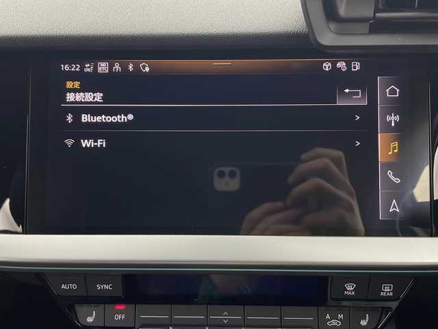 アウディ Ａ３ SB 40TFSI クワトロ アドバンスド 秋田県 2023(令5)年 1.6万km グレイシアホワイトメタリック ４ＷＤ/純正ＭＭＩナビ/　(FM/AM/Bluetooth/フルセグテレビ//AppleCarPlay/AndroidAuto)/USB/バックカメラ/ＥＴＣ２．０/アクティブレーンアシスト/アダプティブクルーズコントロール/パークアシス/レザーシート/レザーステアリング/前席シートヒーター/パドルシフト/リアフォグ/ＬＥＤライト/オートライト/オートウェザーライト/オートエアコン/電動格納ミラー/ウインカーミラー/プッシュスタート/アドバンストキーシステム