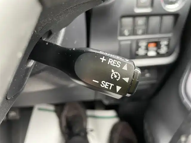 トヨタ エスクァイア Gi 石川県 2016(平28)年 4.6万km ホワイトパールクリスタルシャイン ワンオーナー/純正メモリーナビ/フルセグTV/バックカメラ/両側パワースライドドア/LEDヘッドライト/ETC/革シート/シートヒーター/クルーズコントロール/レーダーブレーキ/純正アルミホイール/スマートキー/プッシュスタート/電動ミラー/保証書