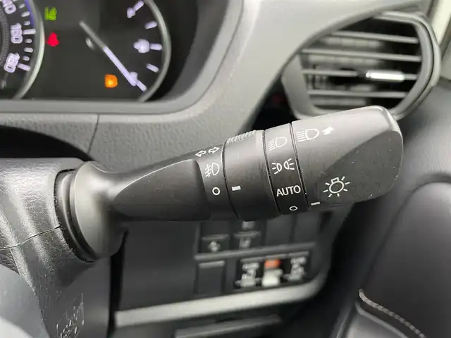 トヨタ エスクァイア Gi 石川県 2016(平28)年 4.6万km ホワイトパールクリスタルシャイン ワンオーナー/純正メモリーナビ/フルセグTV/バックカメラ/両側パワースライドドア/LEDヘッドライト/ETC/革シート/シートヒーター/クルーズコントロール/レーダーブレーキ/純正アルミホイール/スマートキー/プッシュスタート/電動ミラー/保証書