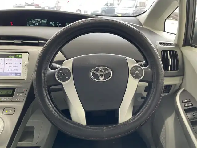 トヨタ プリウス S 沖縄県 2014(平26)年 6.7万km ホワイトパールクリスタルシャイン