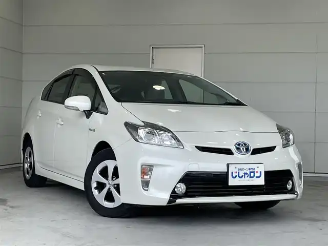 トヨタ プリウス S 沖縄県 2014(平26)年 6.7万km ホワイトパールクリスタルシャイン