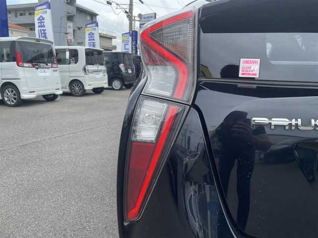 トヨタ プリウス Sセーフティプラス 和歌山県 2016(平28)年 13.2万km アティチュードブラックマイカ (株)IDOMが運営する【じしゃロン和歌山店】の自社ローン専用車両になります。こちらは現金またはオートローンご利用時の価格です。自社ローンご希望の方は別途その旨お申付け下さい/【じしゃロン個店占有の為　落札禁止】/衝突被害軽減ブレーキ/純正メモリナビ/フルセグテレビ/バックカメラ/ビルトインETC/クルーズコントロール/オートライト/オートマチックハイビーム/純正フロアマット/スマートキー/プッシュスタート