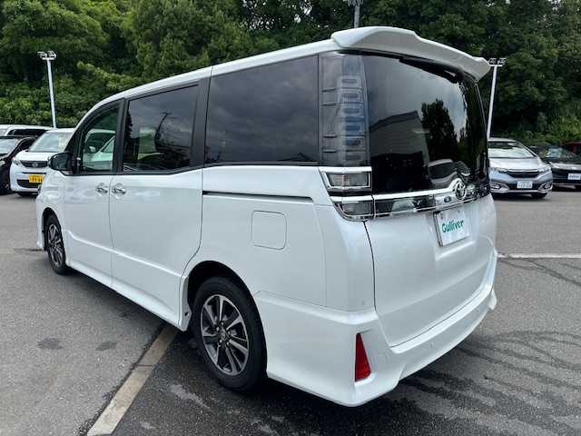 トヨタ ヴォクシー ZS 煌Ⅱ 大阪府 2020(令2)年 3万km ホワイトパールクリスタルシャイン 純正９インチナビ　/フルセグ　/Ｂｌｕｅｔｏｏｔｈ　/バックカメラ　/フリップダウンモニター　/両側パワースライドドア　/ＬＥＤヘッドライト　/オートハイビーム　/クルーズコントロール　/ビルトインＥＴＣ/フロアーマット