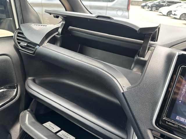 トヨタ ヴォクシー ZS 煌Ⅱ 大阪府 2020(令2)年 3万km ホワイトパールクリスタルシャイン 純正９インチナビ　/フルセグ　/Ｂｌｕｅｔｏｏｔｈ　/バックカメラ　/フリップダウンモニター　/両側パワースライドドア　/ＬＥＤヘッドライト　/オートハイビーム　/クルーズコントロール　/ビルトインＥＴＣ/フロアーマット