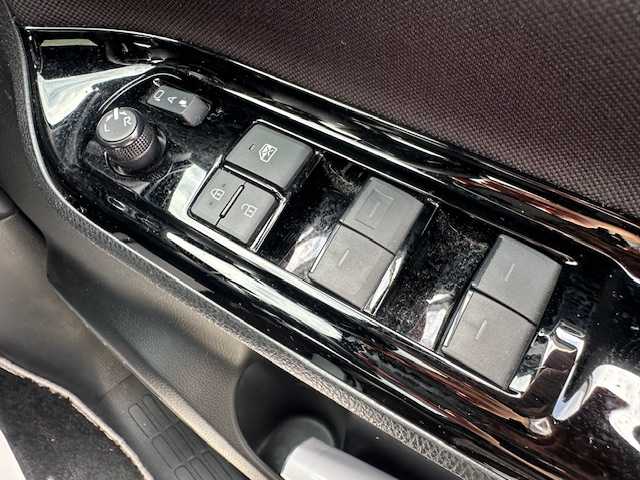 トヨタ ヴォクシー ZS 煌Ⅱ 大阪府 2020(令2)年 3万km ホワイトパールクリスタルシャイン 純正９インチナビ　/フルセグ　/Ｂｌｕｅｔｏｏｔｈ　/バックカメラ　/フリップダウンモニター　/両側パワースライドドア　/ＬＥＤヘッドライト　/オートハイビーム　/クルーズコントロール　/ビルトインＥＴＣ/フロアーマット
