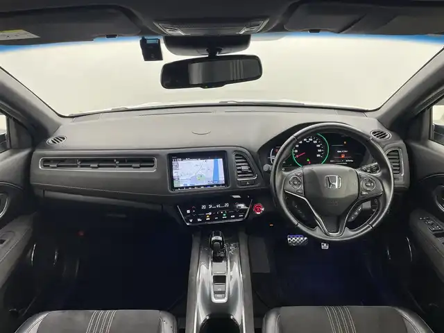 ホンダ ヴェゼル ハイブリッド RS ホンダセンシング 岡山県 2019(平31)年 6.8万km プラチナホワイトパール 純正８インチメモリナビ/【Bluetooth/フルセグTV/Carplay/HDMI】/衝突軽減ブレーキシステム/追従型クルーズコントロール/ビルトインＥＴＣ/ＬＥＤヘッドライト/バックカメラ/前席シートヒーター/純正ドライブレコーダー（前）/オートブレーキホールド/パドルシフト/ISOFIX/ステアリングスイッチ/チルトステアリング/シートリフター/ウインカーミラー/ドアバイザー/新車保証書/取扱説明書/スマートキー×2