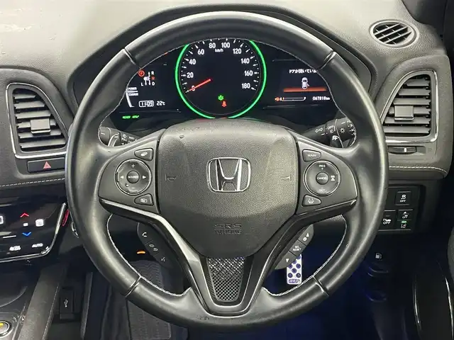 ホンダ ヴェゼル ハイブリッド RS ホンダセンシング 岡山県 2019(平31)年 6.8万km プラチナホワイトパール 純正８インチメモリナビ/【Bluetooth/フルセグTV/Carplay/HDMI】/衝突軽減ブレーキシステム/追従型クルーズコントロール/ビルトインＥＴＣ/ＬＥＤヘッドライト/バックカメラ/前席シートヒーター/純正ドライブレコーダー（前）/オートブレーキホールド/パドルシフト/ISOFIX/ステアリングスイッチ/チルトステアリング/シートリフター/ウインカーミラー/ドアバイザー/新車保証書/取扱説明書/スマートキー×2