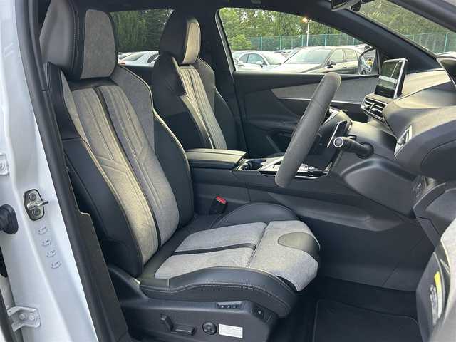 プジョー ３００８ GT ハイブリッド4 長野県 2021(令3)年 4.8万km パールⅡ パノラマサンルーフ/純正ナビ　/シートマッサージャー　/バックカメラ　/ＡＣＣ　/ＢＳＭ　/ＬＫＡ/ハーフレザー　/シートヒーター　/パワーシート　/パワーバックドア　/ランバーサポート　/ＭｉｒｒｏｒＬｉｎｋ　/ＣａｒＰｌａｙ