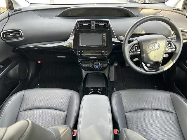 トヨタ プリウス A プレミアム 愛媛県 2019(令1)年 0.9万km ホワイトパールクリスタルシャイン ワンオーナー/プッシュスタート/純正メモリナビ（AM/FM/ワンセグTV/Bluetooth）/バックカメラ/ETC/クルーズコントロール/AAC/ドライブレコーダー/パワーシート/純正アルミホイール/横滑り防止装置/コーナーセンサー/レーンキープアシスト/オートライト/オートマチックハイビーム