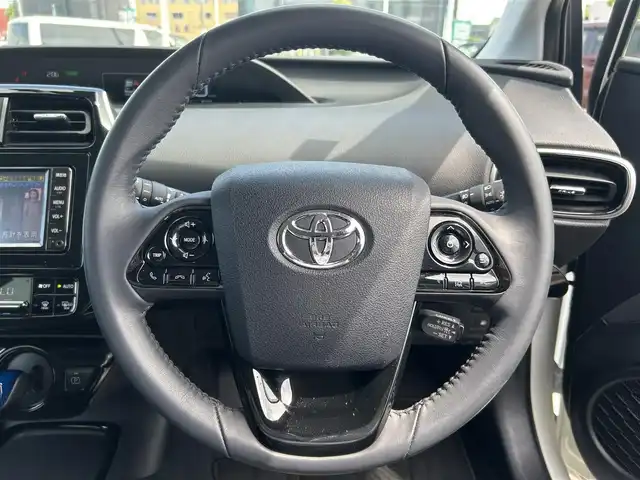 トヨタ プリウス A プレミアム 愛媛県 2019(令1)年 0.9万km ホワイトパールクリスタルシャイン ワンオーナー/プッシュスタート/純正メモリナビ（AM/FM/ワンセグTV/Bluetooth）/バックカメラ/ETC/クルーズコントロール/AAC/ドライブレコーダー/パワーシート/純正アルミホイール/横滑り防止装置/コーナーセンサー/レーンキープアシスト/オートライト/オートマチックハイビーム