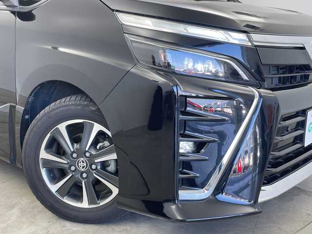 トヨタ ヴォクシー 新潟県 2021(令3)年 4.3万km ブラック 純正カロッツェリアメモリナビ/（BT/FM/AM/DVD/フルセグTV）/バックカメラ/ステアリングスイッチ/両側パワースライドドア/純正フリップダウンモニター/ハーフレザーシート/純正LEDヘッドライト/純正16インチアルミホイール/電格ミラー/ウィンカーミラー/ドアバイザー/サンシェード/ETC