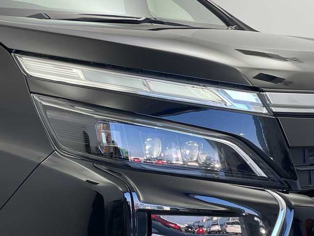 トヨタ ヴォクシー 新潟県 2021(令3)年 4.3万km ブラック 純正カロッツェリアメモリナビ/（BT/FM/AM/DVD/フルセグTV）/バックカメラ/ステアリングスイッチ/両側パワースライドドア/純正フリップダウンモニター/ハーフレザーシート/純正LEDヘッドライト/純正16インチアルミホイール/電格ミラー/ウィンカーミラー/ドアバイザー/サンシェード/ETC