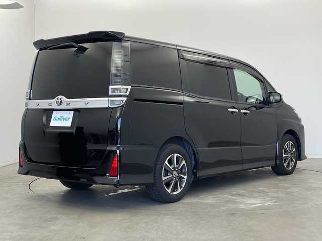 トヨタ ヴォクシー 新潟県 2021(令3)年 4.3万km ブラック 純正カロッツェリアメモリナビ/（BT/FM/AM/DVD/フルセグTV）/バックカメラ/ステアリングスイッチ/両側パワースライドドア/純正フリップダウンモニター/ハーフレザーシート/純正LEDヘッドライト/純正16インチアルミホイール/電格ミラー/ウィンカーミラー/ドアバイザー/サンシェード/ETC