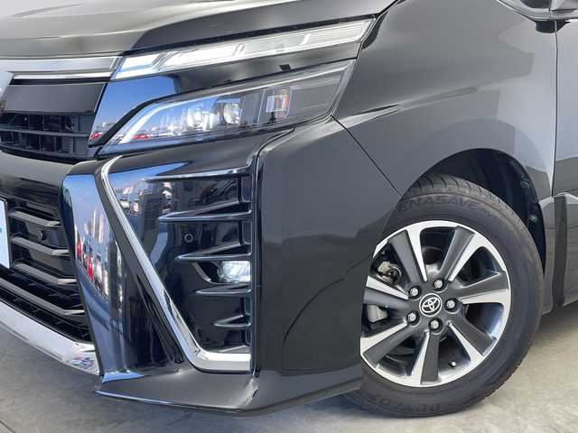 トヨタ ヴォクシー 新潟県 2021(令3)年 4.3万km ブラック 純正カロッツェリアメモリナビ/（BT/FM/AM/DVD/フルセグTV）/バックカメラ/ステアリングスイッチ/両側パワースライドドア/純正フリップダウンモニター/ハーフレザーシート/純正LEDヘッドライト/純正16インチアルミホイール/電格ミラー/ウィンカーミラー/ドアバイザー/サンシェード/ETC