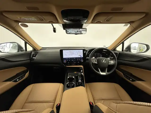 レクサス ＮＸ 450h+ バージョンL 愛知県 2022(令4)年 2.2万km ソニッククォーツ ムーンルーフ/レクサスセーフティシステム/・プリクラッシュセーフティ/・ブラインドスポットモニター/・フロントクロストラフィックアラート/・レーントレーシングアシスト/・レーダークルーズコントロール/・ロードサインアシスト/・アダクティブハイビームシステム/・クリアランスソナー/・リアクロストラフィックアラート/・アドバンスドパーク/メーカー14型ディスプレイオーディオ/(フルセグTV/CD/DVD/BT/FM/AM）/全方位カメラ/レザーシート/前席シートベンチレーション/全席シートヒーター/ステアリングヒーター/前席パワーシート/デジタルインナーミラー/ETC2.0/置くだけ充電/電動リアゲート/リアフォグランプ/純正20インチAW/純正LEDヘッドライト/フロアマット