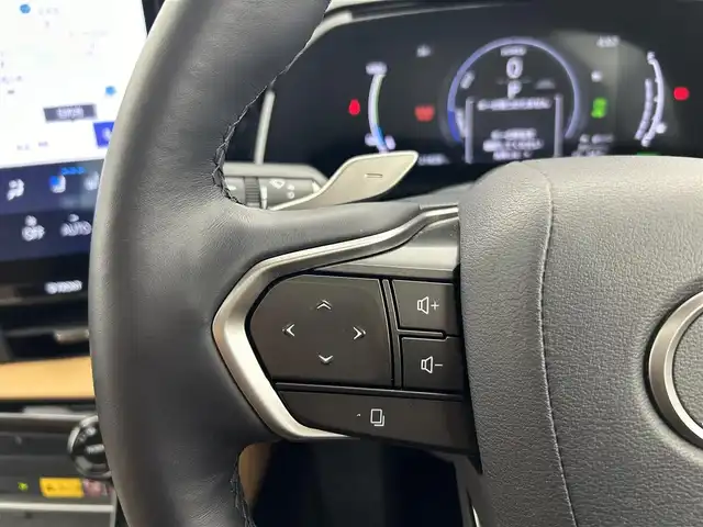 レクサス ＮＸ 450h+ バージョンL 愛知県 2022(令4)年 2.2万km ソニッククォーツ ムーンルーフ/レクサスセーフティシステム/・プリクラッシュセーフティ/・ブラインドスポットモニター/・フロントクロストラフィックアラート/・レーントレーシングアシスト/・レーダークルーズコントロール/・ロードサインアシスト/・アダクティブハイビームシステム/・クリアランスソナー/・リアクロストラフィックアラート/・アドバンスドパーク/メーカー14型ディスプレイオーディオ/(フルセグTV/CD/DVD/BT/FM/AM）/全方位カメラ/レザーシート/前席シートベンチレーション/全席シートヒーター/ステアリングヒーター/前席パワーシート/デジタルインナーミラー/ETC2.0/置くだけ充電/電動リアゲート/リアフォグランプ/純正20インチAW/純正LEDヘッドライト/フロアマット