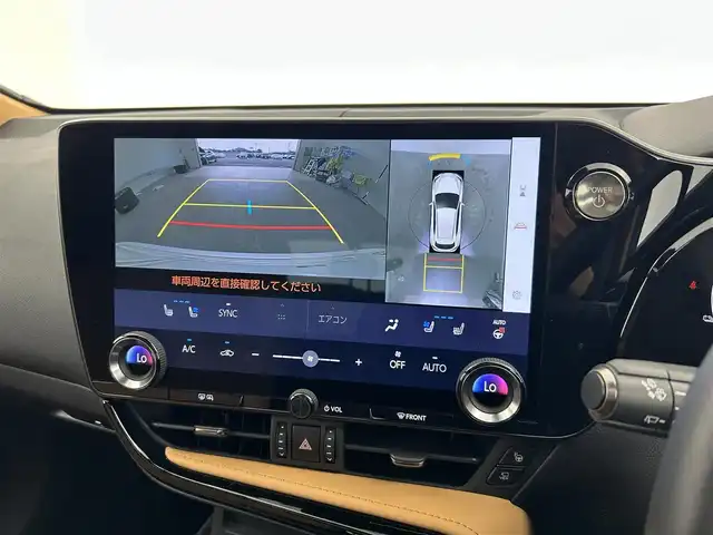 レクサス ＮＸ 450h+ バージョンL 愛知県 2022(令4)年 2.2万km ソニッククォーツ ムーンルーフ/レクサスセーフティシステム/・プリクラッシュセーフティ/・ブラインドスポットモニター/・フロントクロストラフィックアラート/・レーントレーシングアシスト/・レーダークルーズコントロール/・ロードサインアシスト/・アダクティブハイビームシステム/・クリアランスソナー/・リアクロストラフィックアラート/・アドバンスドパーク/メーカー14型ディスプレイオーディオ/(フルセグTV/CD/DVD/BT/FM/AM）/全方位カメラ/レザーシート/前席シートベンチレーション/全席シートヒーター/ステアリングヒーター/前席パワーシート/デジタルインナーミラー/ETC2.0/置くだけ充電/電動リアゲート/リアフォグランプ/純正20インチAW/純正LEDヘッドライト/フロアマット