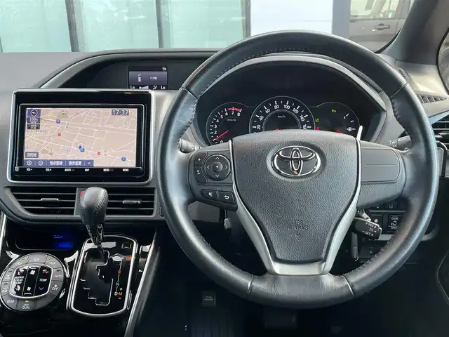 トヨタ ヴォクシー ZS 煌Ⅱ 香川県 2019(平31)年 4.1万km ブラッキッシュアゲハガラスフレーク 登録時走行距離：40506km/純正ナビゲーション/→フルセグTV/→CD/DVD再生/バックカメラ/フリップダウンモニター/ETC2.0 /ドライブレコーダー/両側パワースライドドア/LEDオートライト/フォグランプ/オートハイビーム/前後コーナーセンサー/純正16インチアルミホイール/スマートキー