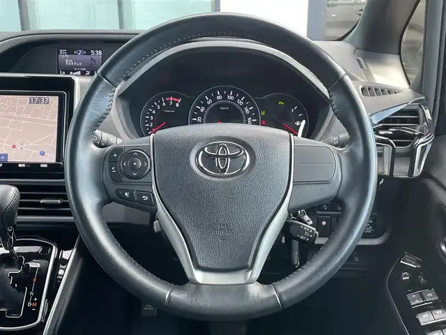 トヨタ ヴォクシー ZS 煌Ⅱ 香川県 2019(平31)年 4.1万km ブラッキッシュアゲハガラスフレーク 登録時走行距離：40506km/純正ナビゲーション/→フルセグTV/→CD/DVD再生/バックカメラ/フリップダウンモニター/ETC2.0 /ドライブレコーダー/両側パワースライドドア/LEDオートライト/フォグランプ/オートハイビーム/前後コーナーセンサー/純正16インチアルミホイール/スマートキー