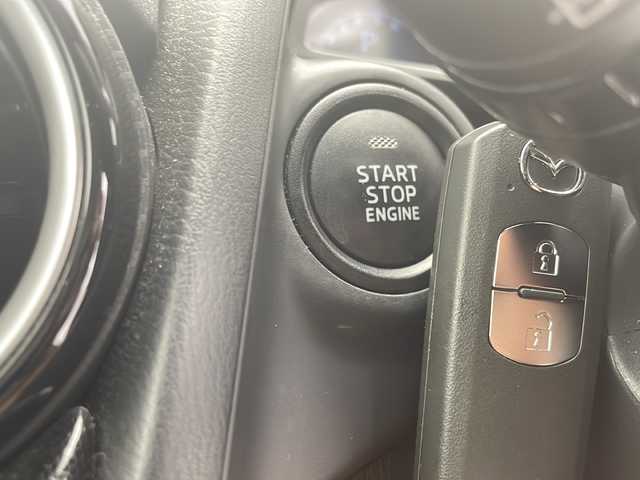 マツダ デミオ 13S 愛知県 2015(平27)年 4.5万km ソウルレッドプレミアムメタリック 衝突軽減システム/純正ナビ ＳＤカードなし/フルセグ/CD DVD/Bluetooth/バックカメラ/純正アルミホイール/LEDヘッドライト/オートライト/ドライブレコーダー/ETCステアリングスイッチ/スマートキー/プッシュスタート