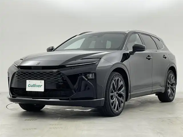 トヨタ クラウン エステート Z 群馬県 2025(令7)年 0.1千km ブラック ・登録済未使用車(登録時走行距離：11km)/パノラマルーフ(電動サンシェード&挟み込み防止付)/寒冷地仕様/＝＝＝＝＝/ディスプレイオーディオ(コネクティッドナビ対応)Plus/・12.3インチHDディスプレイ/・コネクティッドナビ対応(車載ナビ有)/・AM/FM/USB/Bluetooth/フルセグTV/・AppleCarPlay/AndroidAuto/Miracast/・トヨタプレミアムサウンドシステム/・前後ドライブレコーダー/パノラミックビューモニター(床下透過付)/おくだけ充電(縦置き)/サドルタン革シート/前席パワーシート/シートヒーター/シートベンチレーション/運転席電動ワンバーサポート/メモリー機能/ハンズフリーパワーバックドア/デジタルインナーミラー/トヨタチームメイト/・アドバンストパーク(リモート機能付)/・パーキングサポートブレーキ(周辺静止物)/・アドバンストドライブ(渋滞時支援)/トヨタセーフティセンス/・プリクラッシュセーフティシステム/・レーントレーシングアシスト/レーンディパーチャーアラート/・レーダークルーズコントロール(全車速追従付)/・アダプティブハイビームシステム/・RSA/PDA/TMN/FCTA/LCA/PKSB