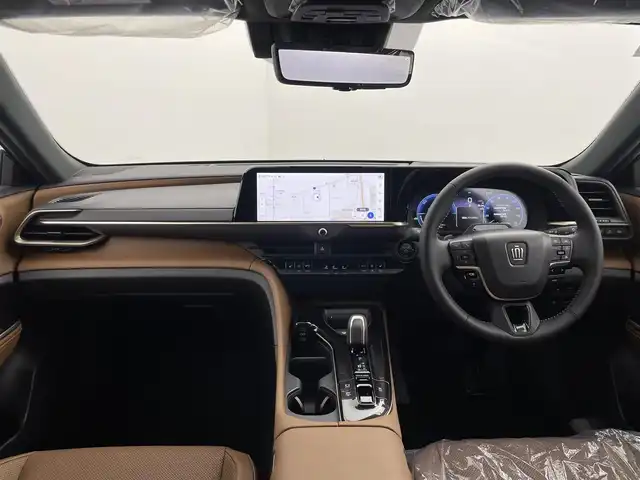 トヨタ クラウン エステート Z 群馬県 2025(令7)年 0.1千km ブラック ・登録済未使用車(登録時走行距離：11km)/パノラマルーフ(電動サンシェード&挟み込み防止付)/寒冷地仕様/＝＝＝＝＝/ディスプレイオーディオ(コネクティッドナビ対応)Plus/・12.3インチHDディスプレイ/・コネクティッドナビ対応(車載ナビ有)/・AM/FM/USB/Bluetooth/フルセグTV/・AppleCarPlay/AndroidAuto/Miracast/・トヨタプレミアムサウンドシステム/・前後ドライブレコーダー/パノラミックビューモニター(床下透過付)/おくだけ充電(縦置き)/サドルタン革シート/前席パワーシート/シートヒーター/シートベンチレーション/運転席電動ワンバーサポート/メモリー機能/ハンズフリーパワーバックドア/デジタルインナーミラー/トヨタチームメイト/・アドバンストパーク(リモート機能付)/・パーキングサポートブレーキ(周辺静止物)/・アドバンストドライブ(渋滞時支援)/トヨタセーフティセンス/・プリクラッシュセーフティシステム/・レーントレーシングアシスト/レーンディパーチャーアラート/・レーダークルーズコントロール(全車速追従付)/・アダプティブハイビームシステム/・RSA/PDA/TMN/FCTA/LCA/PKSB