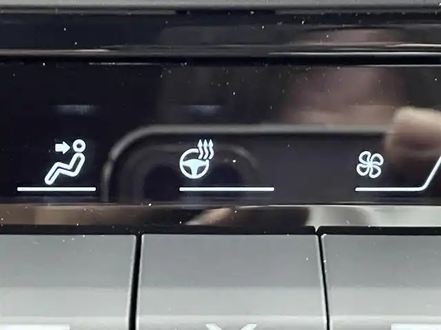 トヨタ クラウン エステート Z 群馬県 2025(令7)年 0.1千km ブラック ・登録済未使用車(登録時走行距離：11km)/パノラマルーフ(電動サンシェード&挟み込み防止付)/寒冷地仕様/＝＝＝＝＝/ディスプレイオーディオ(コネクティッドナビ対応)Plus/・12.3インチHDディスプレイ/・コネクティッドナビ対応(車載ナビ有)/・AM/FM/USB/Bluetooth/フルセグTV/・AppleCarPlay/AndroidAuto/Miracast/・トヨタプレミアムサウンドシステム/・前後ドライブレコーダー/パノラミックビューモニター(床下透過付)/おくだけ充電(縦置き)/サドルタン革シート/前席パワーシート/シートヒーター/シートベンチレーション/運転席電動ワンバーサポート/メモリー機能/ハンズフリーパワーバックドア/デジタルインナーミラー/トヨタチームメイト/・アドバンストパーク(リモート機能付)/・パーキングサポートブレーキ(周辺静止物)/・アドバンストドライブ(渋滞時支援)/トヨタセーフティセンス/・プリクラッシュセーフティシステム/・レーントレーシングアシスト/レーンディパーチャーアラート/・レーダークルーズコントロール(全車速追従付)/・アダプティブハイビームシステム/・RSA/PDA/TMN/FCTA/LCA/PKSB