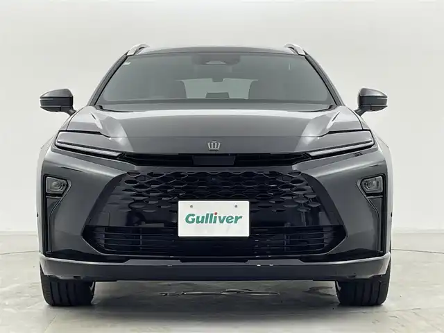 トヨタ クラウン エステート Z 群馬県 2025(令7)年 0.1千km ブラック ・登録済未使用車(登録時走行距離：11km)/パノラマルーフ(電動サンシェード&挟み込み防止付)/寒冷地仕様/＝＝＝＝＝/ディスプレイオーディオ(コネクティッドナビ対応)Plus/・12.3インチHDディスプレイ/・コネクティッドナビ対応(車載ナビ有)/・AM/FM/USB/Bluetooth/フルセグTV/・AppleCarPlay/AndroidAuto/Miracast/・トヨタプレミアムサウンドシステム/・前後ドライブレコーダー/パノラミックビューモニター(床下透過付)/おくだけ充電(縦置き)/サドルタン革シート/前席パワーシート/シートヒーター/シートベンチレーション/運転席電動ワンバーサポート/メモリー機能/ハンズフリーパワーバックドア/デジタルインナーミラー/トヨタチームメイト/・アドバンストパーク(リモート機能付)/・パーキングサポートブレーキ(周辺静止物)/・アドバンストドライブ(渋滞時支援)/トヨタセーフティセンス/・プリクラッシュセーフティシステム/・レーントレーシングアシスト/レーンディパーチャーアラート/・レーダークルーズコントロール(全車速追従付)/・アダプティブハイビームシステム/・RSA/PDA/TMN/FCTA/LCA/PKSB