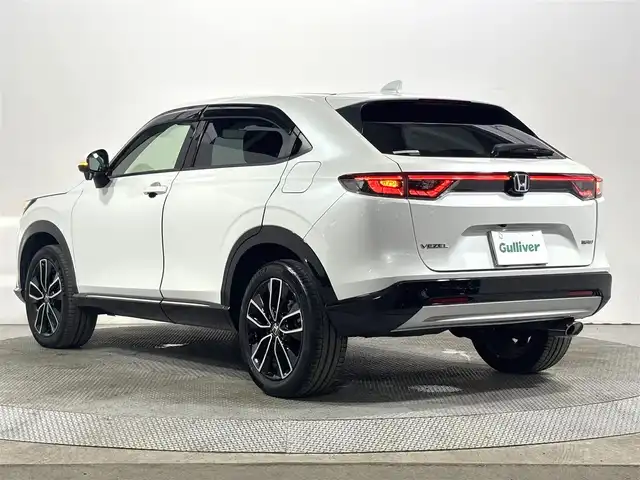 ホンダ ヴェゼル ハイブリッド e:HEV Z 大阪府 2021(令3)年 2.7万km プラチナホワイトパール ホンダセンシング 純正9incナビTV Bカメラ ETC ハーフレザー シート＆ハンドルヒーター 電動リアゲート 衝突軽減 レーダーC クリアランスソナー BSM ダウンヒルアシスト 前後ドラレコ