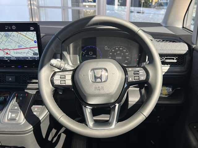 ホンダ ステップワゴン eHEV エアー EX 静岡県 2025(令7)年 0.1千km プラチナホワイトパール 純正ナビ/・CD/DVD/・AM/FM/・フルセグTV/・Music Rack/・SD/・USB/・Bluetooth/ホンダセンシング/●衝突軽減ブレーキ（CMBS）/●先行車発進お知らせ機能/●歩行者事故低減ステアリング/●路外逸脱抑制機能/●標識認識機能/●渋滞追従機能付アダプティブクルーズコントロール（ACC）/●車線維持支援システム（LKAS）/●トラフィックジャムアシスト（渋滞運転支援機能）/●ブラインドスポットインフォメーション/●誤発進抑制機能/●後方誤発進抑制機能/●近距離衝突軽減ブレーキ/●急アクセル抑制機能/●パーキングセンサーシステム/●オートハイビーム/●アダプティブドライビングビーム/主要装備/・後席フリップダウンモニター/・2列目オットマン/・全列USBチャージャー/・リアオートエアコン/・パワーテールゲート/・サイドカーテンエアバッグ/・運転席+助手席シートヒーター