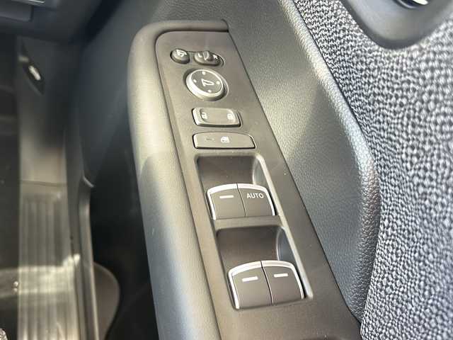 ホンダ ステップワゴン eHEV エアー EX 静岡県 2025(令7)年 0.1千km プラチナホワイトパール 純正ナビ/・CD/DVD/・AM/FM/・フルセグTV/・Music Rack/・SD/・USB/・Bluetooth/ホンダセンシング/●衝突軽減ブレーキ（CMBS）/●先行車発進お知らせ機能/●歩行者事故低減ステアリング/●路外逸脱抑制機能/●標識認識機能/●渋滞追従機能付アダプティブクルーズコントロール（ACC）/●車線維持支援システム（LKAS）/●トラフィックジャムアシスト（渋滞運転支援機能）/●ブラインドスポットインフォメーション/●誤発進抑制機能/●後方誤発進抑制機能/●近距離衝突軽減ブレーキ/●急アクセル抑制機能/●パーキングセンサーシステム/●オートハイビーム/●アダプティブドライビングビーム/主要装備/・後席フリップダウンモニター/・2列目オットマン/・全列USBチャージャー/・リアオートエアコン/・パワーテールゲート/・サイドカーテンエアバッグ/・運転席+助手席シートヒーター