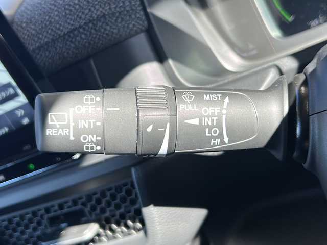 ホンダ ステップワゴン eHEV エアー EX 静岡県 2025(令7)年 0.1千km プラチナホワイトパール 純正ナビ/・CD/DVD/・AM/FM/・フルセグTV/・Music Rack/・SD/・USB/・Bluetooth/ホンダセンシング/●衝突軽減ブレーキ（CMBS）/●先行車発進お知らせ機能/●歩行者事故低減ステアリング/●路外逸脱抑制機能/●標識認識機能/●渋滞追従機能付アダプティブクルーズコントロール（ACC）/●車線維持支援システム（LKAS）/●トラフィックジャムアシスト（渋滞運転支援機能）/●ブラインドスポットインフォメーション/●誤発進抑制機能/●後方誤発進抑制機能/●近距離衝突軽減ブレーキ/●急アクセル抑制機能/●パーキングセンサーシステム/●オートハイビーム/●アダプティブドライビングビーム/主要装備/・後席フリップダウンモニター/・2列目オットマン/・全列USBチャージャー/・リアオートエアコン/・パワーテールゲート/・サイドカーテンエアバッグ/・運転席+助手席シートヒーター