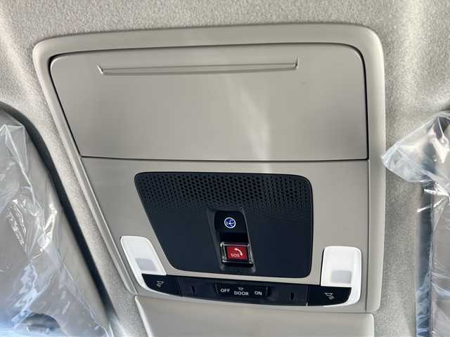 ホンダ ステップワゴン eHEV エアー EX 静岡県 2025(令7)年 0.1千km プラチナホワイトパール 純正ナビ/・CD/DVD/・AM/FM/・フルセグTV/・Music Rack/・SD/・USB/・Bluetooth/ホンダセンシング/●衝突軽減ブレーキ（CMBS）/●先行車発進お知らせ機能/●歩行者事故低減ステアリング/●路外逸脱抑制機能/●標識認識機能/●渋滞追従機能付アダプティブクルーズコントロール（ACC）/●車線維持支援システム（LKAS）/●トラフィックジャムアシスト（渋滞運転支援機能）/●ブラインドスポットインフォメーション/●誤発進抑制機能/●後方誤発進抑制機能/●近距離衝突軽減ブレーキ/●急アクセル抑制機能/●パーキングセンサーシステム/●オートハイビーム/●アダプティブドライビングビーム/主要装備/・後席フリップダウンモニター/・2列目オットマン/・全列USBチャージャー/・リアオートエアコン/・パワーテールゲート/・サイドカーテンエアバッグ/・運転席+助手席シートヒーター