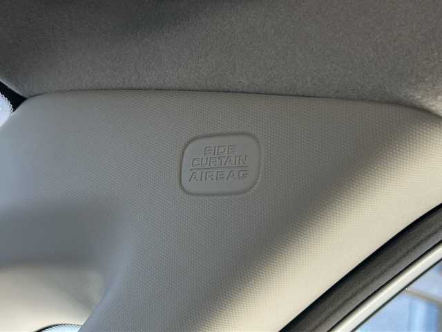 ホンダ ステップワゴン eHEV エアー EX 静岡県 2025(令7)年 0.1千km プラチナホワイトパール 純正ナビ/・CD/DVD/・AM/FM/・フルセグTV/・Music Rack/・SD/・USB/・Bluetooth/ホンダセンシング/●衝突軽減ブレーキ（CMBS）/●先行車発進お知らせ機能/●歩行者事故低減ステアリング/●路外逸脱抑制機能/●標識認識機能/●渋滞追従機能付アダプティブクルーズコントロール（ACC）/●車線維持支援システム（LKAS）/●トラフィックジャムアシスト（渋滞運転支援機能）/●ブラインドスポットインフォメーション/●誤発進抑制機能/●後方誤発進抑制機能/●近距離衝突軽減ブレーキ/●急アクセル抑制機能/●パーキングセンサーシステム/●オートハイビーム/●アダプティブドライビングビーム/主要装備/・後席フリップダウンモニター/・2列目オットマン/・全列USBチャージャー/・リアオートエアコン/・パワーテールゲート/・サイドカーテンエアバッグ/・運転席+助手席シートヒーター