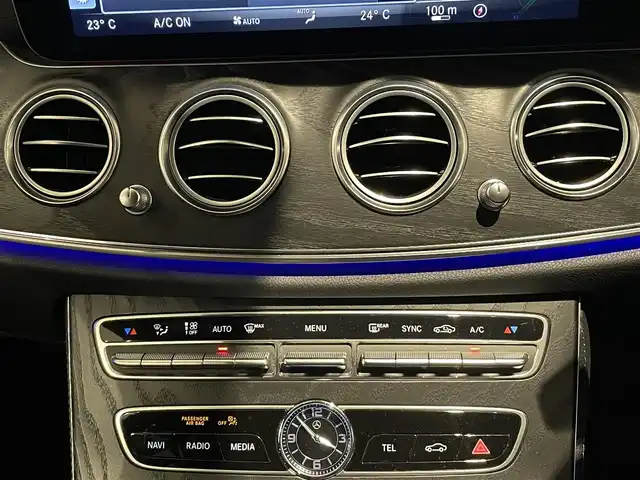 メルセデス・ベンツ Ｅ２２０ｄ SW ローレウスエディション 静岡県 2020(令2)年 4.2万km オブシディアンブラック 衝突軽減ブレーキ　/黒革　/純正ナビＴＶ　/ＳＲ　/３６０°カメラ　/ＡＣＣ　/エアバランスパッケージ　/パワーシート／ヒーター　/パドルシフト　/電動リアゲート　/ドライブレコーダー　/ＥＴＣ　/純正１９ＡＷ