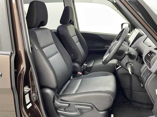 日産 セレナ ハイウェイスター V 愛知県 2021(令3)年 2.4万km インペリアルアンバーP /禁煙車//純正ナビ(MM520D-L)//フルセグTV//ブルーレイ視聴可//ETC//バックカメラ//アラウンドビューモニター//純正ドライブレコーダー//純正後席フリップダウンモニター//セーフティパックA//プロパイロット//エマージェンシーブレーキ//レーンディパーチャーウォーニング//ブラインドスポットモニター//リヤクロストラフィックアラート//踏み間違い防止//ふらつき警報//フロント&バックソナー//アダプティブLEDヘッドライト//オートライト//LEDフォグランプ//両側ハンズフリーパワースライドドア//スライドドアサンシェード//デュアルバックドア//2列目超ロングスライドキャプテンシート//3列目スライドスマートアップシート//純正16インチアルミホイール//純正ドアバイザー//純正フロアマット//革巻きステアリング//ステアリングスイッチ//プッシュスタート//電動格納ミラーウィンカー//アイドリングストップ//電子パーキングブレーキ//ブレーキホールド//新車保証書・取扱説明書//スペアキー