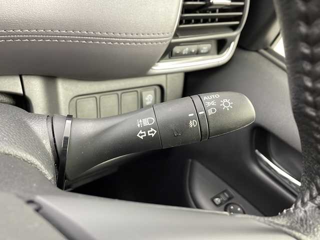 日産 セレナ ハイウェイスター V 愛知県 2021(令3)年 2.4万km インペリアルアンバーP /禁煙車//純正ナビ(MM520D-L)//フルセグTV//ブルーレイ視聴可//ETC//バックカメラ//アラウンドビューモニター//純正ドライブレコーダー//純正後席フリップダウンモニター//セーフティパックA//プロパイロット//エマージェンシーブレーキ//レーンディパーチャーウォーニング//ブラインドスポットモニター//リヤクロストラフィックアラート//踏み間違い防止//ふらつき警報//フロント&バックソナー//アダプティブLEDヘッドライト//オートライト//LEDフォグランプ//両側ハンズフリーパワースライドドア//スライドドアサンシェード//デュアルバックドア//2列目超ロングスライドキャプテンシート//3列目スライドスマートアップシート//純正16インチアルミホイール//純正ドアバイザー//純正フロアマット//革巻きステアリング//ステアリングスイッチ//プッシュスタート//電動格納ミラーウィンカー//アイドリングストップ//電子パーキングブレーキ//ブレーキホールド//新車保証書・取扱説明書//スペアキー