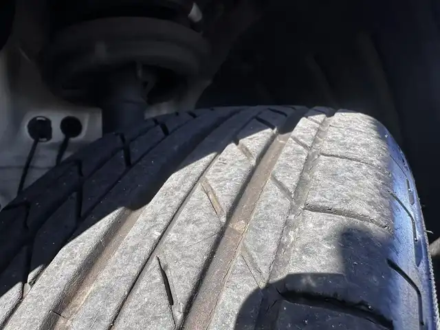 ホンダ フィット e:HEVホーム 宮城県 2020(令2)年 0.6万km プラチナホワイトパール Honda CONNECT for Gathers＋ナビ装着用スペシャルパッケージ/・オーディオリモートコントロールスイッチ/・リアワイドカメラ/・USBジャック/＝＝＝/ホンダセンシング/●衝突軽減ブレーキ〈CMBS〉/●誤発進抑制機能/●後方誤発進抑制機能/●近距離衝突軽減ブレーキ/●歩行者事故低減ステアリング/●路外逸脱抑制機能/●渋滞追従機能付アダプティブ・クルーズ・コントロール〈ACC〉/●車線維持支援システム〈LKAS〉/●先行車発進お知らせ機能/●標識認識機能/●オートハイビーム/コーナーセンサー/純正ナビ（VXM-215Ci）/・CD/SD/・Bluetooth/バックカメラ/ドライブレコーダー/革巻きステアリング/電動パーキングブレーキ/ブレーキホールド/LEDヘッドランプ/オートライト/スマートキー＆プッシュスタート/電動格納ミラー/純正フロアマット/ドアバイザー/W/サイド/カーテンエアバッグ