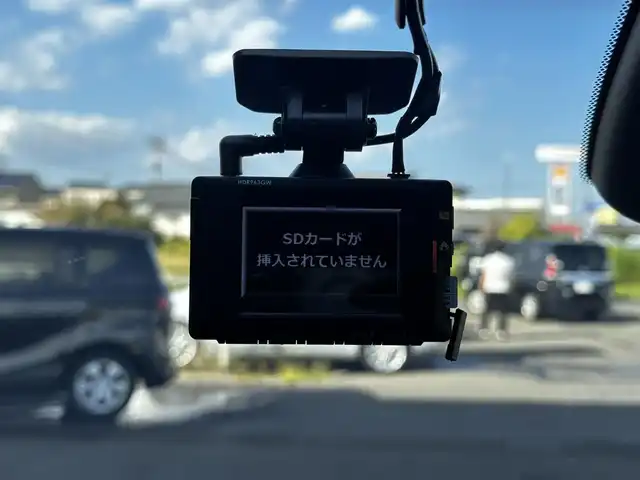 ホンダ フィット e:HEVホーム 宮城県 2020(令2)年 0.6万km プラチナホワイトパール Honda CONNECT for Gathers＋ナビ装着用スペシャルパッケージ/・オーディオリモートコントロールスイッチ/・リアワイドカメラ/・USBジャック/＝＝＝/ホンダセンシング/●衝突軽減ブレーキ〈CMBS〉/●誤発進抑制機能/●後方誤発進抑制機能/●近距離衝突軽減ブレーキ/●歩行者事故低減ステアリング/●路外逸脱抑制機能/●渋滞追従機能付アダプティブ・クルーズ・コントロール〈ACC〉/●車線維持支援システム〈LKAS〉/●先行車発進お知らせ機能/●標識認識機能/●オートハイビーム/コーナーセンサー/純正ナビ（VXM-215Ci）/・CD/SD/・Bluetooth/バックカメラ/ドライブレコーダー/革巻きステアリング/電動パーキングブレーキ/ブレーキホールド/LEDヘッドランプ/オートライト/スマートキー＆プッシュスタート/電動格納ミラー/純正フロアマット/ドアバイザー/W/サイド/カーテンエアバッグ